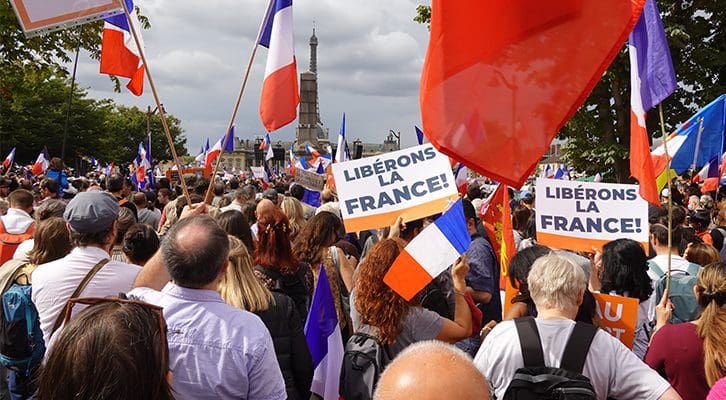 widerstand-seit-7-wochen:-franzosen-protestieren-weiter-gegen-impf-diktatur