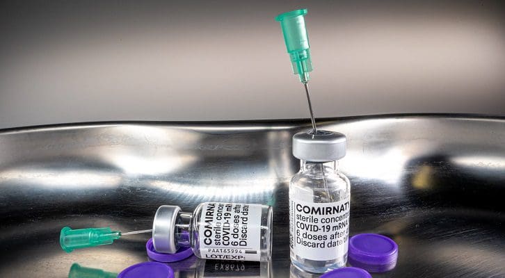us-corona-experte:-„impfstoffe-toeten-mehr-menschen,-als-sie-retten“