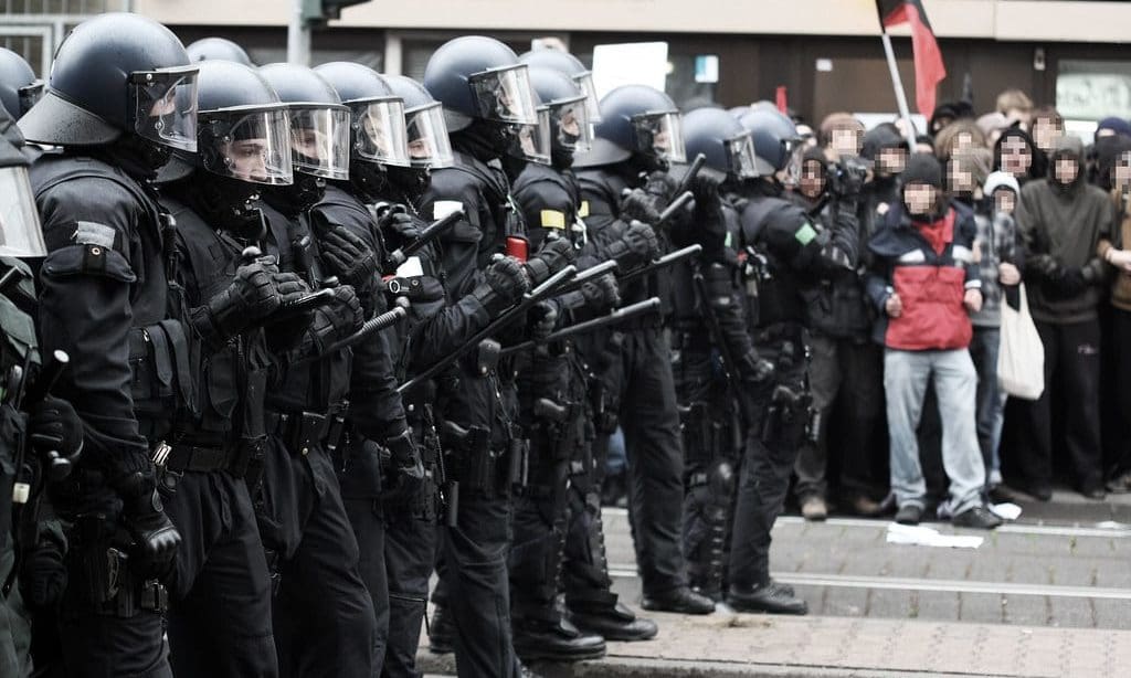 polizei-geht-wieder-gegen-demonstration-fuer-das-ende-der-corona-massnahmen-vor