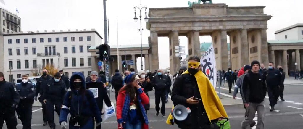 eingeschenkt.tv:-protest-in-berlin-gegen-diskriminierung-und-das-infektionsschutzgesetz