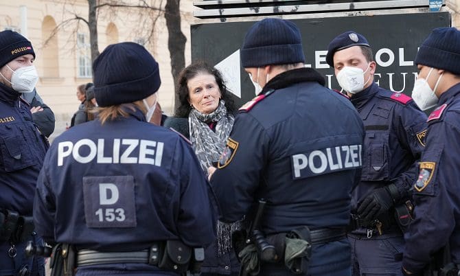 polizei-in-totalitaerem-jargon-zur-„repression“-vergattert