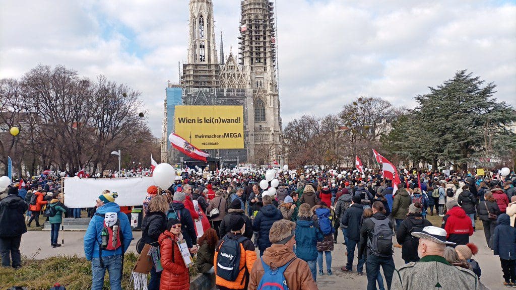 wieder-mega-demonstration-in-wien-gegen-impfpflicht,-2g-und-fuer-demokratie-und-grundrechte