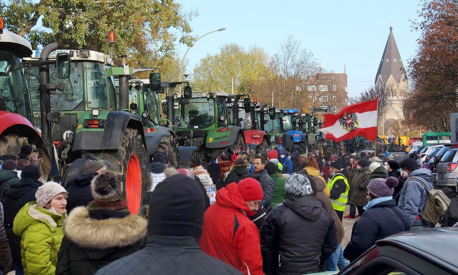 traktor-konvoi-gegen-„corona-diktatur“-in-gaenserndorf-–-am-freitag-wird-es-laut!