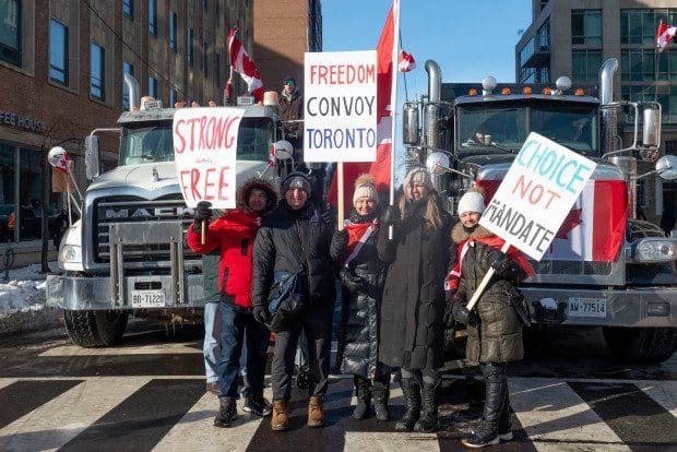 kanadas-trucker-protest:-ottawa-ruft-notstand-aus,-gofundme-behaelt-spenden-ein