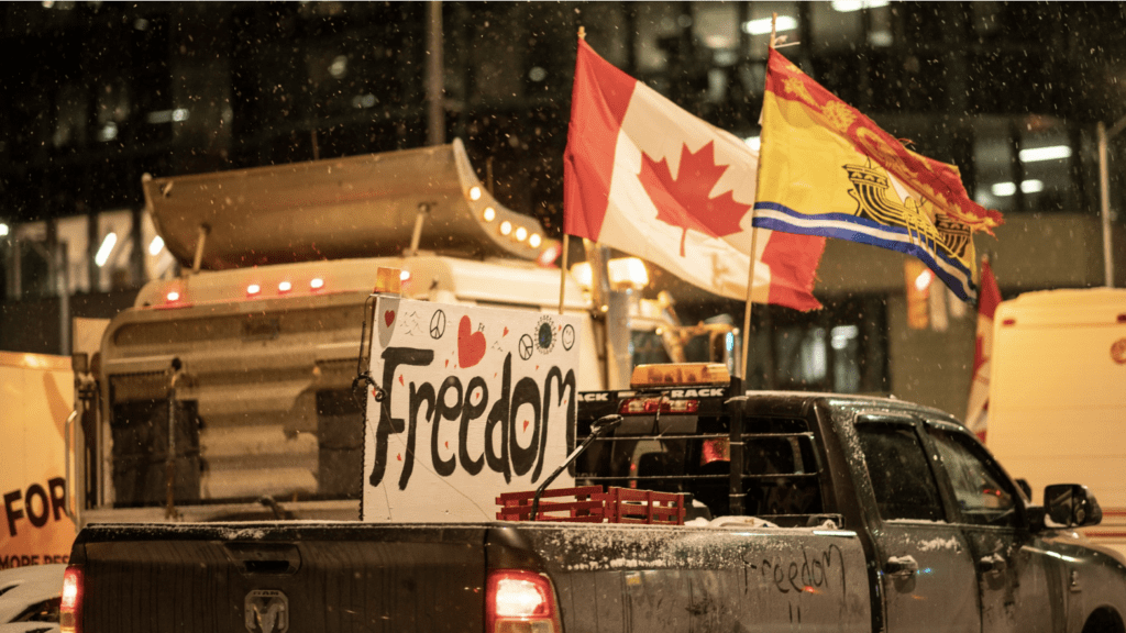 freiheits-konvoi:-kanadischer-trucker-protest-als-„rechtsextrem”-verunglimpft