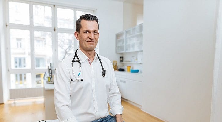 naechster-ruecktritt:-gesundheitsminister-tritt-nach-anzeige-zurueck