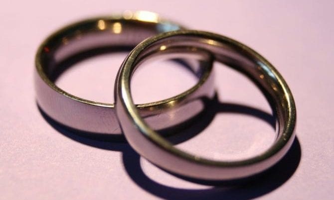 schweden:-homosexueller-priester-verweigert-hetero-trauungen