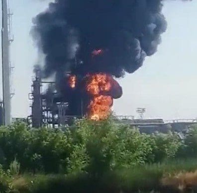 drone-crash-sets-off-russian-refinery-blaze
