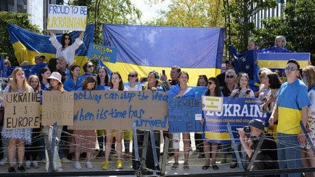 liveticker-zum-ukraine-krieg:-eu-macht-ukraine-und-moldau-zu-beitrittskandidaten