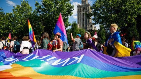 „ukraine-is-gay“:-zehntausende-bei-pride-parade-in-warschau