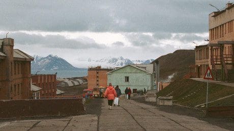 eskalationsgefahr-im-hohen-norden:-norwegische-landblockade-der-russischen-siedlung-auf-spitzbergen