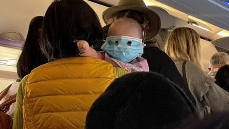 baby-smothered-in-full-face-mask-was-“full-of-joy,”-claims-photographer