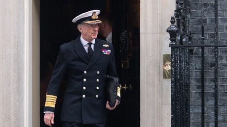 britischer-militaerchef:-naechster-premierminister-muss-russland-als-„groesste-bedrohung“-anerkennen