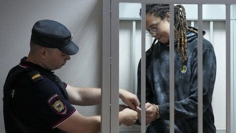 russland:-gericht-spricht-us-basketballspielerin-griner-des-drogenschmuggels-schuldig