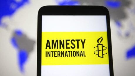 amnesty-international-mitbegruender-tritt-wegen-des-berichts-ueber-ukrainische-verbrechen-zurueck