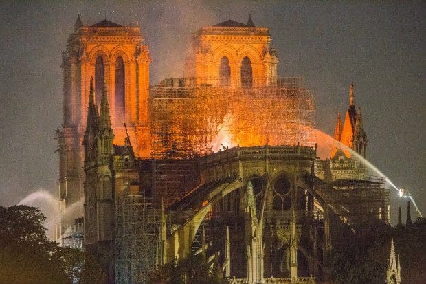 „notre-dame-in-flammen“:-zu-einem-film-ueber-den-brand-der-pariser-kathedrale
