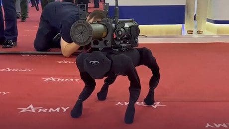 roboterhund-zielt-mit-granatwerfer-–-prototyp-des-russischen-m-81-robotersystems