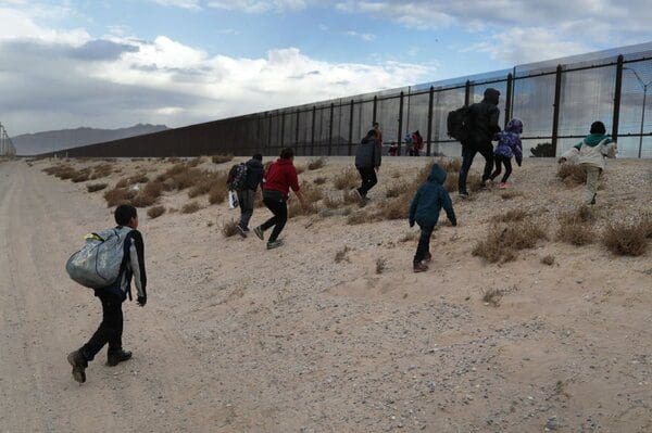 biden’s-border-patrol-opens-gate-locked-by-texas-national-guard-to-allow-illegals-in