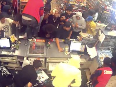 looters’-paradise:-shocking-footage-shows-flash-mob-robbery-of-los-angeles-7-eleven