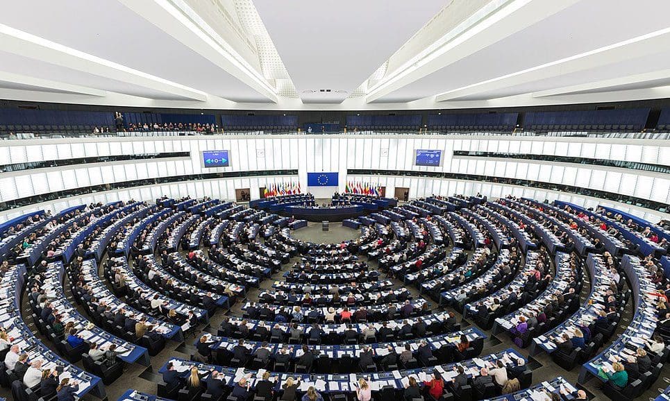 eu-parlament-und-kommission-sprechen-ungarn-„demokratie-status“-ab