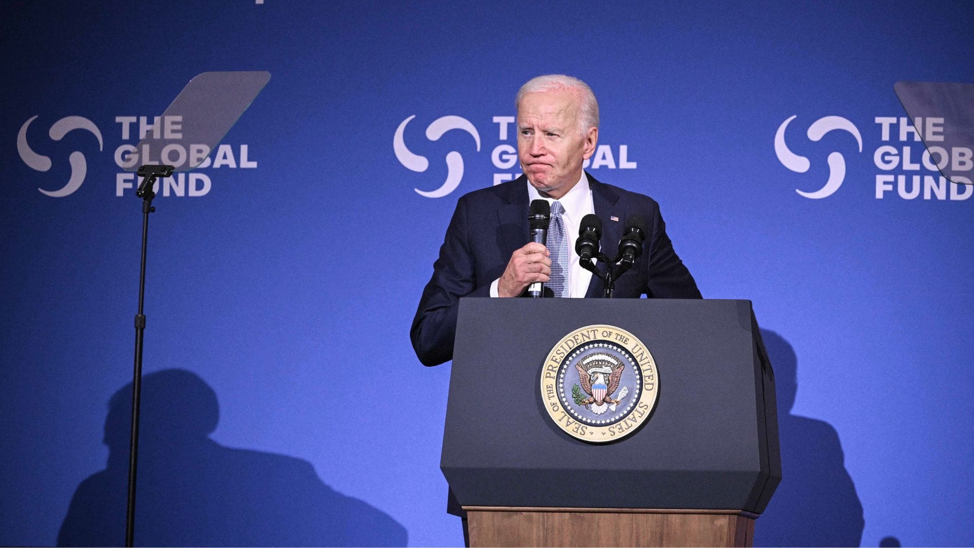 video:-why-does-biden-constantly-wander-around-aimlessly-after-speeches?