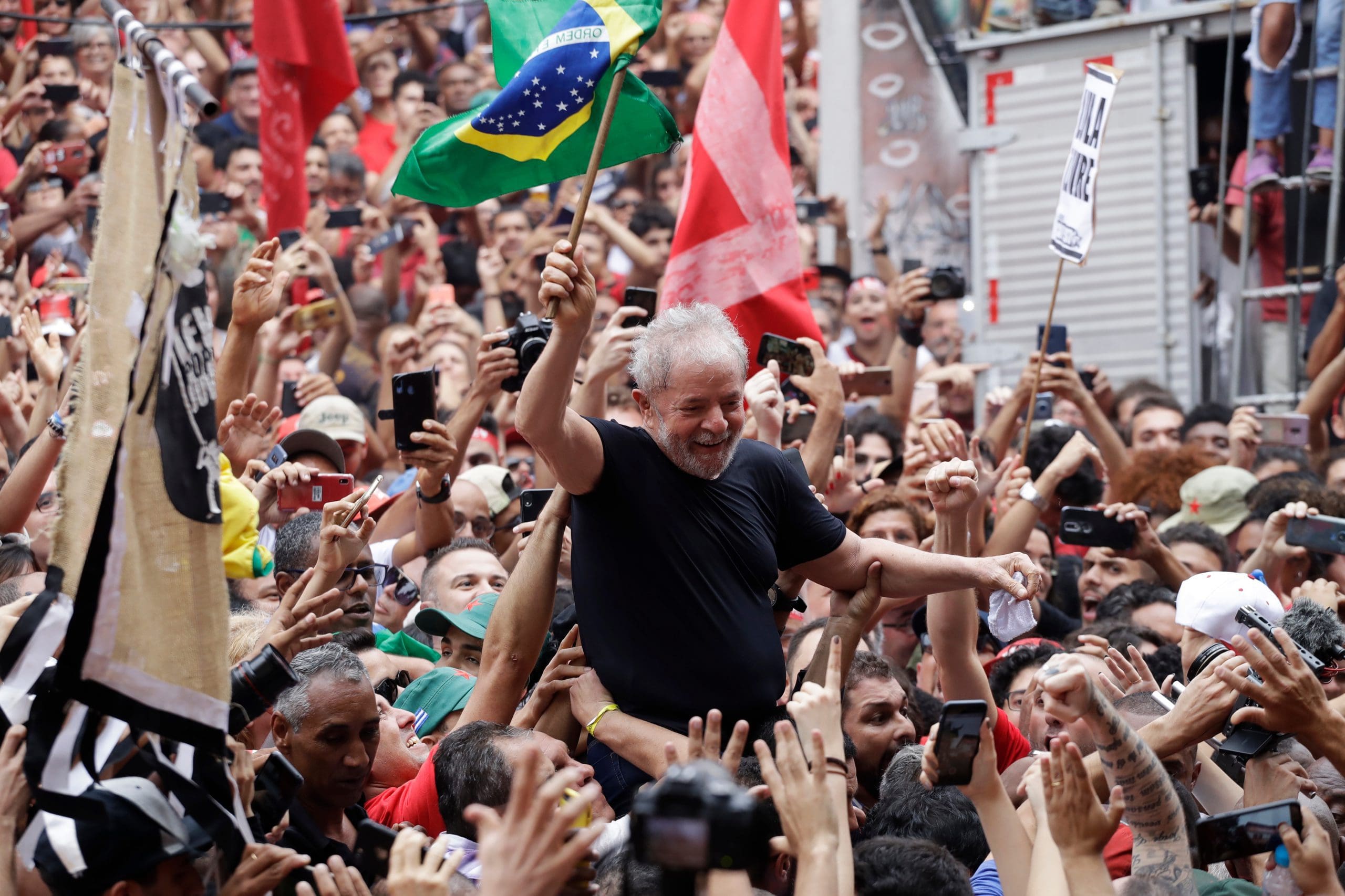 „schoenster-aller-siege“-–-lula-da-silva-gewinnt-knapp-praesidentschaftswahl-in-brasilien
