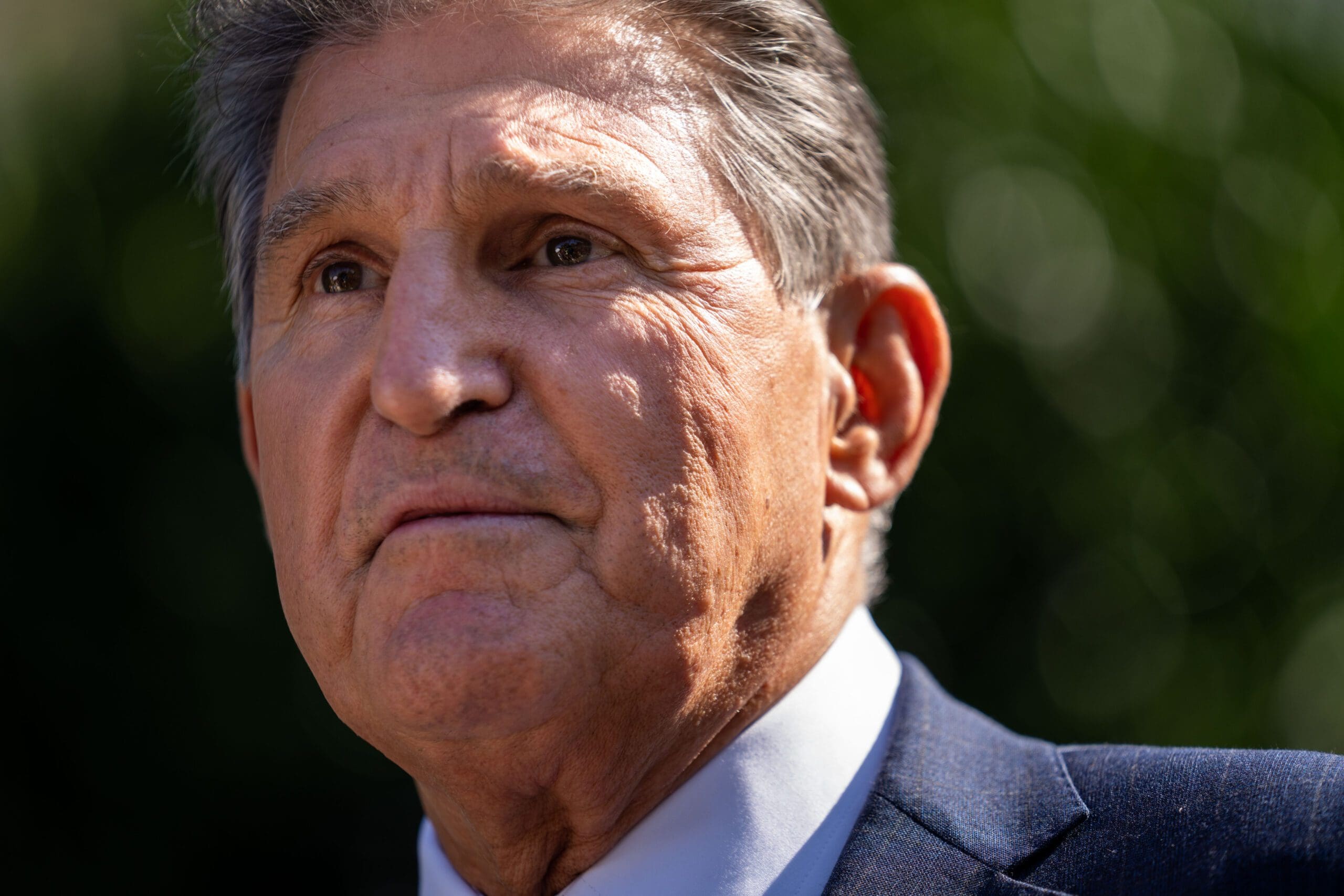 ‘offensive-and-disgusting’:-joe-manchin-blasts-president-biden-as-‘divorced-from-reality’-in-extraordinary-rebuke
