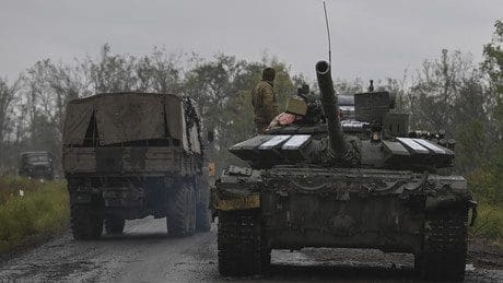 behoerden-von-cherson:-ukraine-zieht-mannschaften-und-militaerfahrzeuge-nahe-kontaktlinie-zusammen