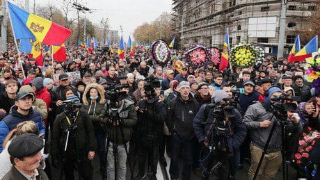 moldawische-opposition:-rund-50.000-menschen-demonstrieren-in-chisinau