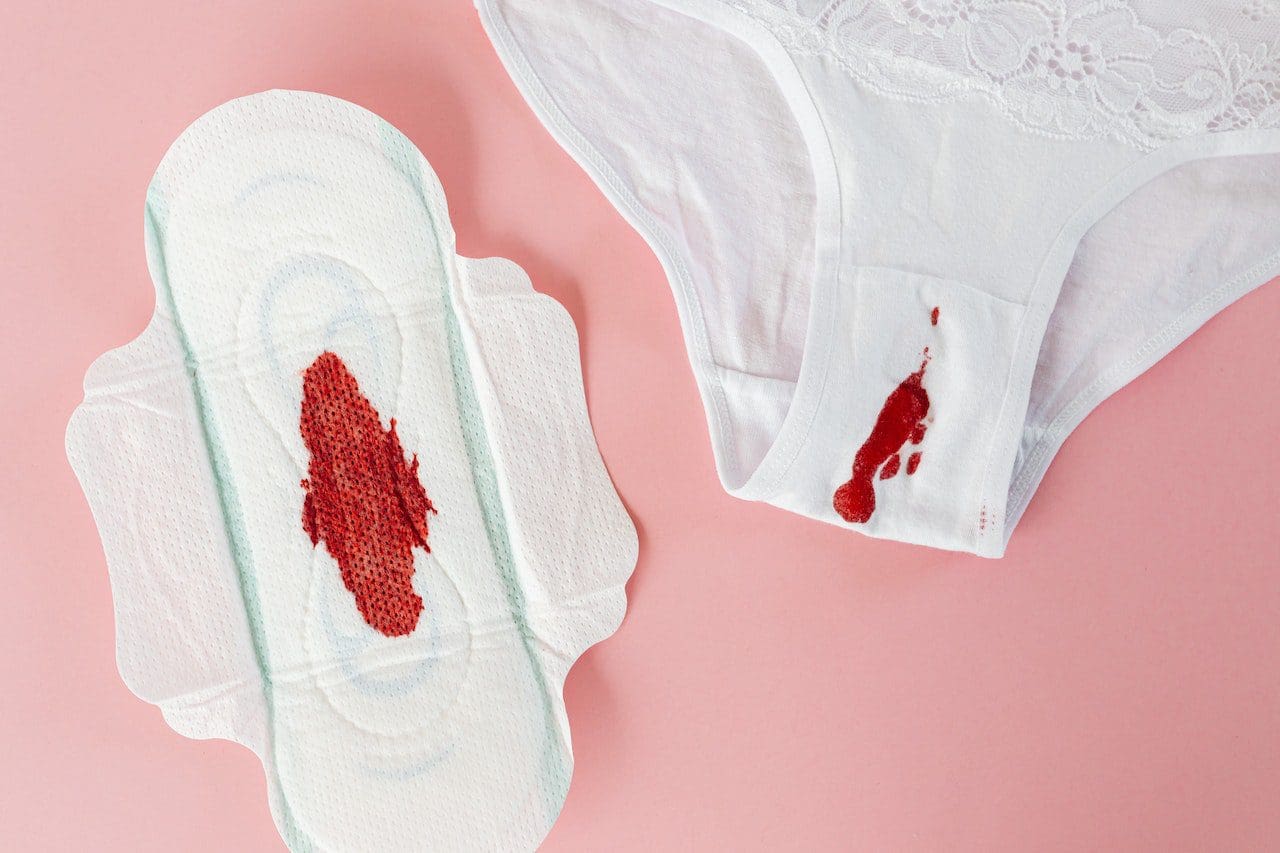 gender-wahnsinn-an-wiener-universitaet:-„menstruierende“-sollen-fuer-ausstellung-periode-dokumentieren