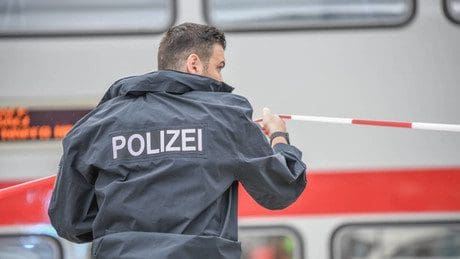 tod-nach-polizeikontrolle:-19-jaehriger-in-oldenburg-von-zug-toedlich-erfasst
