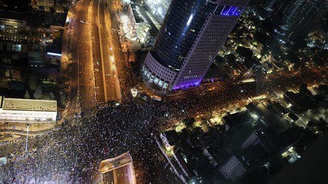 israel-in-der-staatskrise:-massenproteste-und-entlassung-eines-umstrittenen-ministers