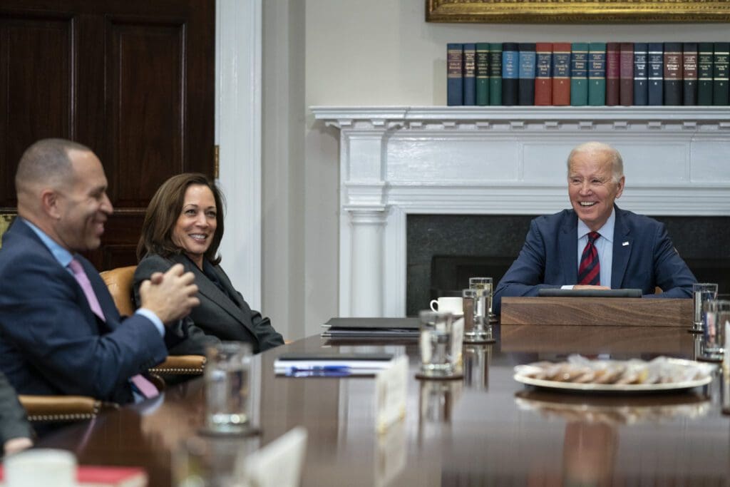biden-hosts-democrats-at-white-house-as-standoff-over-debt-ceiling-looms