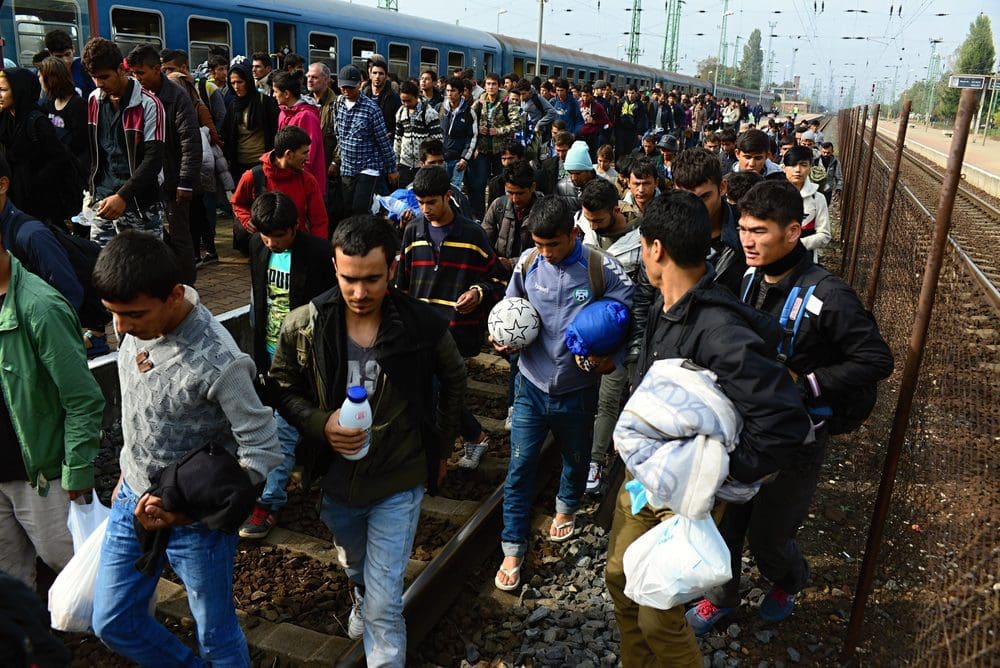 fluechtlings-tsunami:-eu-weber-will-europa-einzaeunen