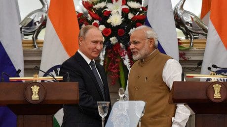 abschied-vom-dollar:-indische-raffinerien-bezahlen-russisches-rohoel-in-emiratischer-waehrung