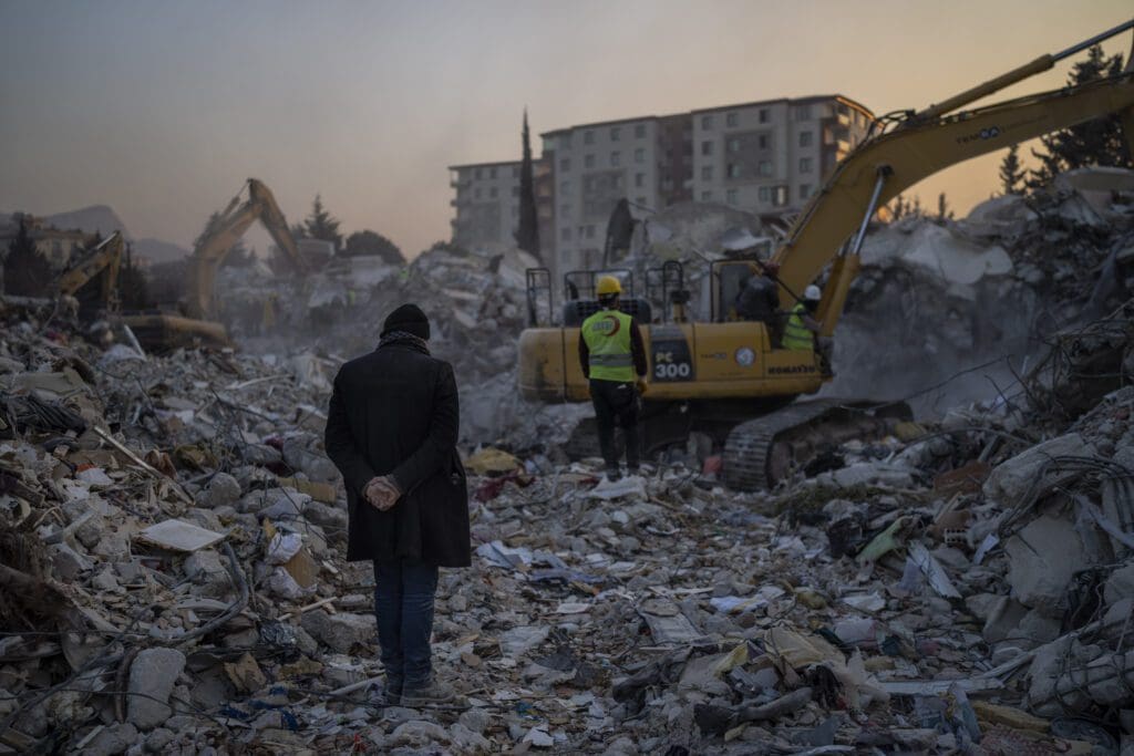 turkey-cracks-down-on-contractors-of-quake-struck-buildings