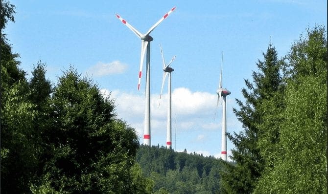ein-wettrennen-gegen-die-bevoelkerung:-windkraftausbau-in-kaernten-verfuenffacht