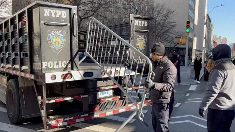 monday-live:-new-york-police-set-up-massive-security-perimeter-in-anticipation-of-donald-trump-arrest-tuesday