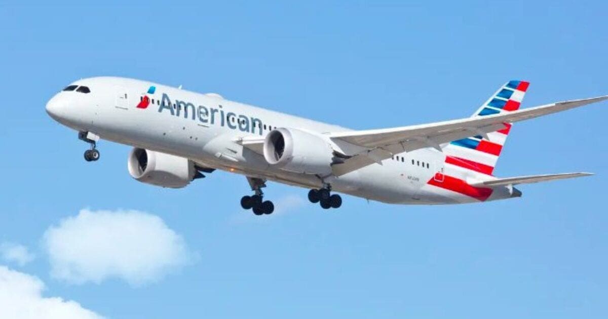 teenage-boy-suffers-cardiac-arrest-and-dies-on-american-airlines-flight-reportedly-because-on-board-defibrillator-wasn’t-charged