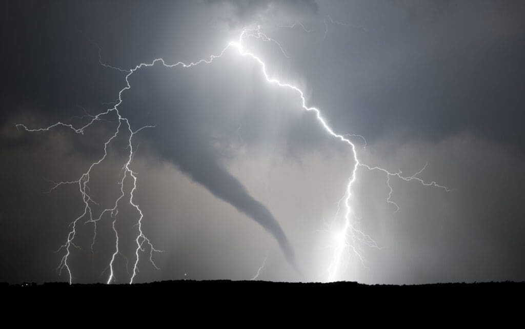 video-shows-meteorologist-appealing-to-god-as-tornado-ripped-toward-mississippi-town