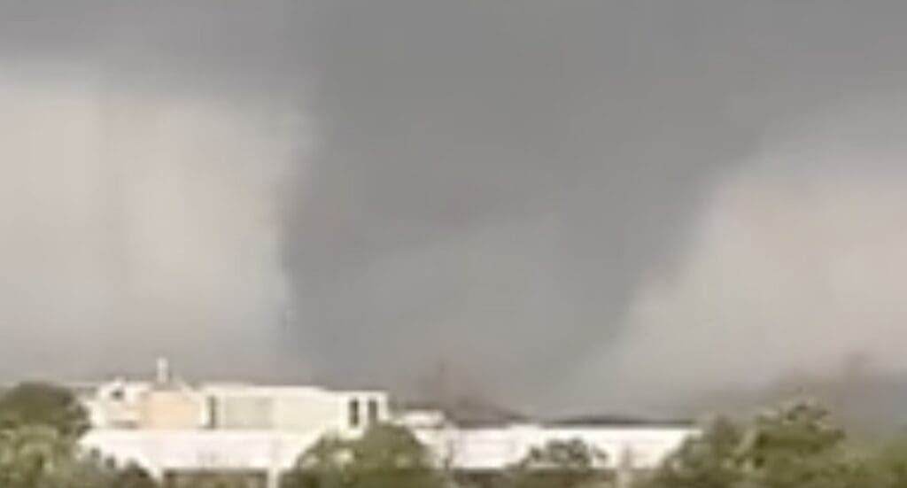 video:-dozens-hospitalized-after-massive-tornado-rips-through-little-rock