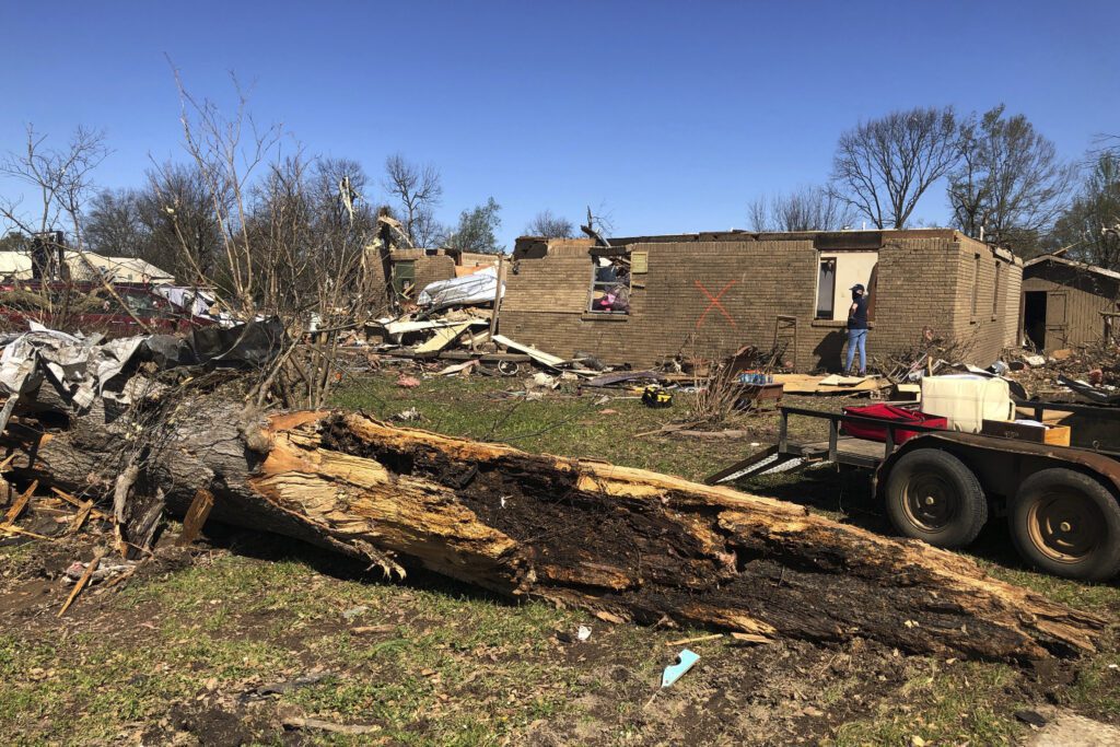 at-least-26-dead-after-tornadoes-rake-midwest,-south