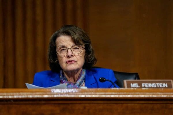 democrats-call-on-dianne-feinstein-to-resign