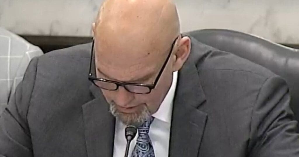 just-sad:-fetterman-can-barely-read-opening-remarks-at-subcommittee-hearing