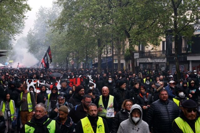 frankreich:-1.-mai-demonstrationen-arten-erneut-in-gewalt-aus