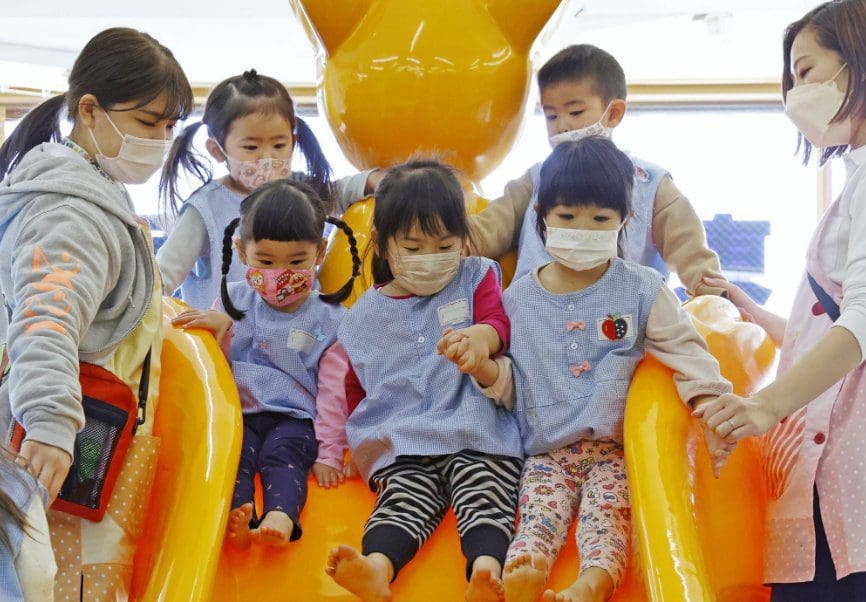 japan’s-masked-children:-a-tragic-reality