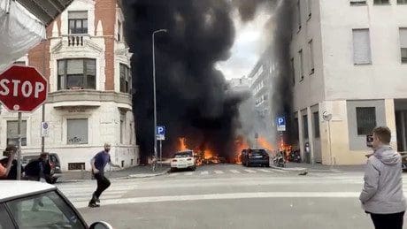 explosion-in-mailand:-lieferwagen-mit-sauerstoffflaschen-explodiert-im-stadtzentrum