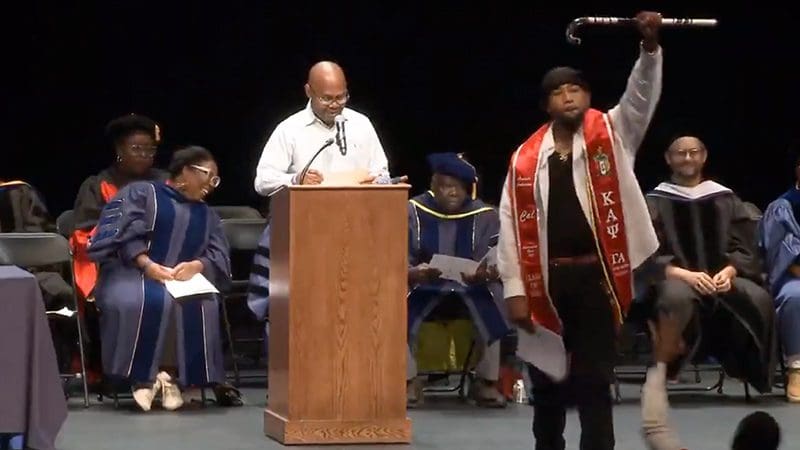 black-only-uc-berkeley-graduation-exposes-far-left-racism“->-„black-only-uc-berkeley-graduation-exposes-far-left-racism