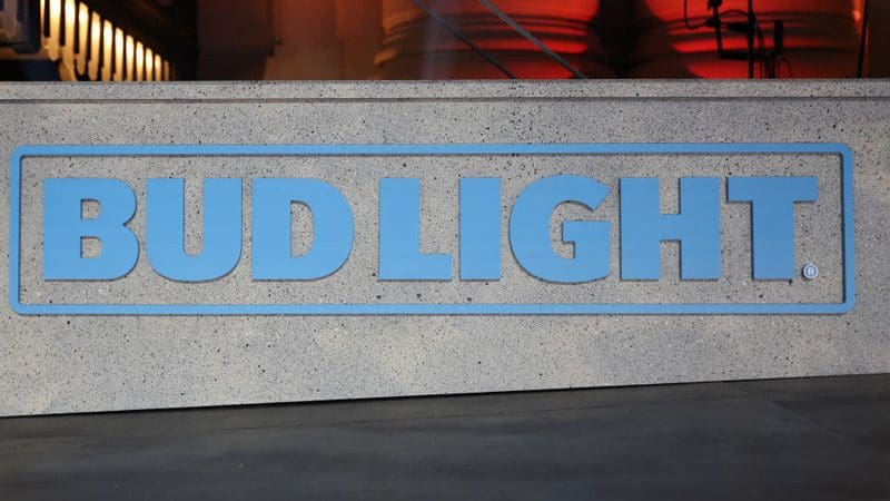 wtf-chart-of-the-day-bud-light-sales-dump-for-6th-straight-week