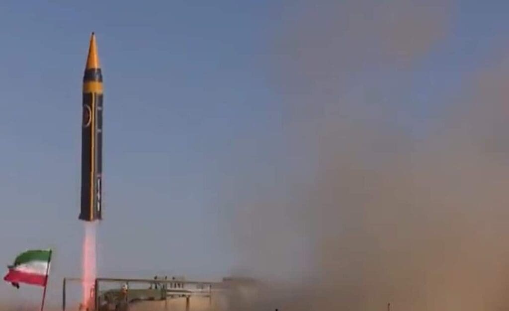 iran-enthuellt-neuen-ballistischen-raketen